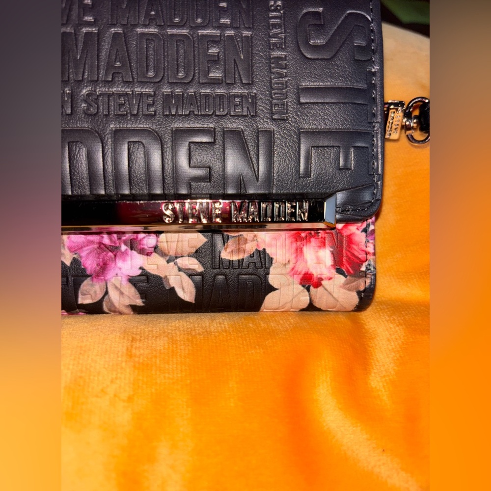 Steve Madden LOGOBAR TRIFOLD Wallet Wristlet - Picture 4 of 10